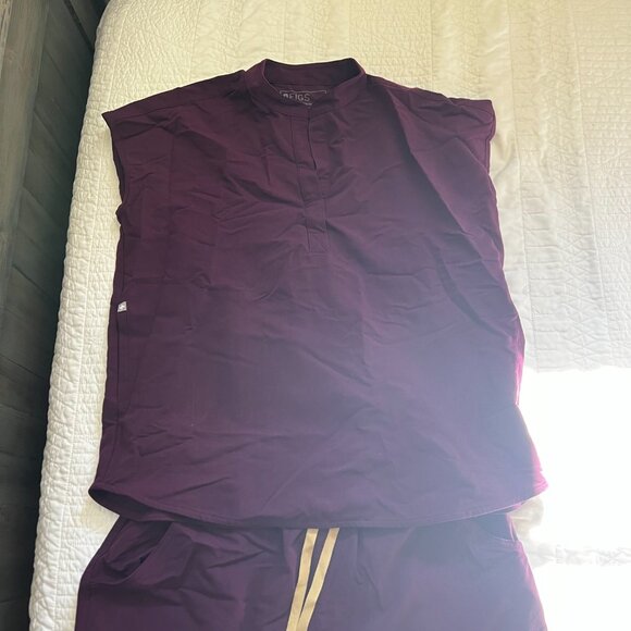 SET: Figs Rafaela Deep Purple Top (XS) and High Waisted Yola Bottoms (M) - Picture 2 of 4